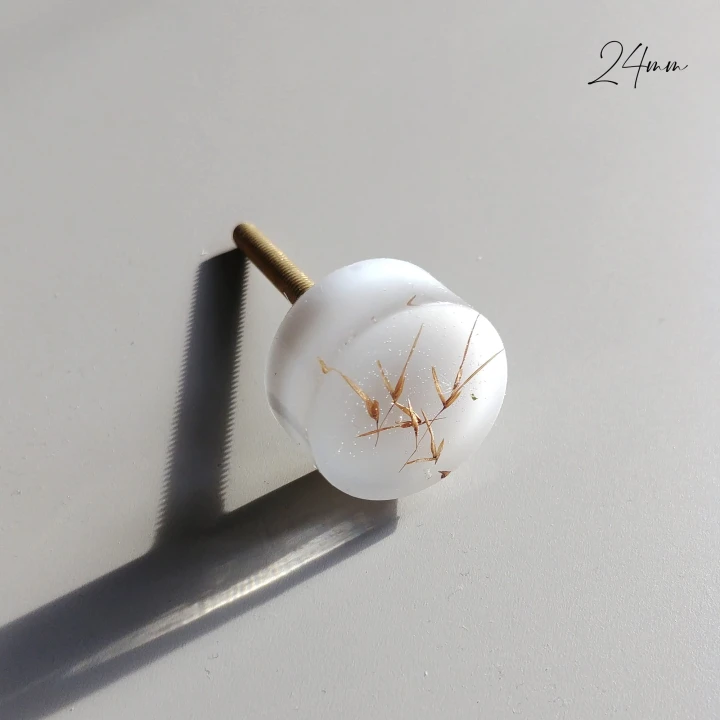 light white knobs with ears of grass 24mm.jpg