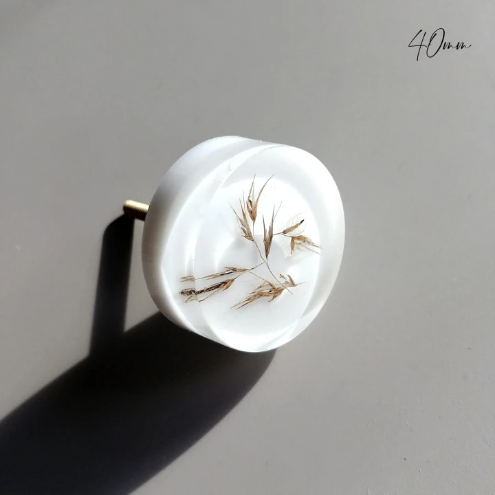light white knobs with ears of grass 40mm.jpg