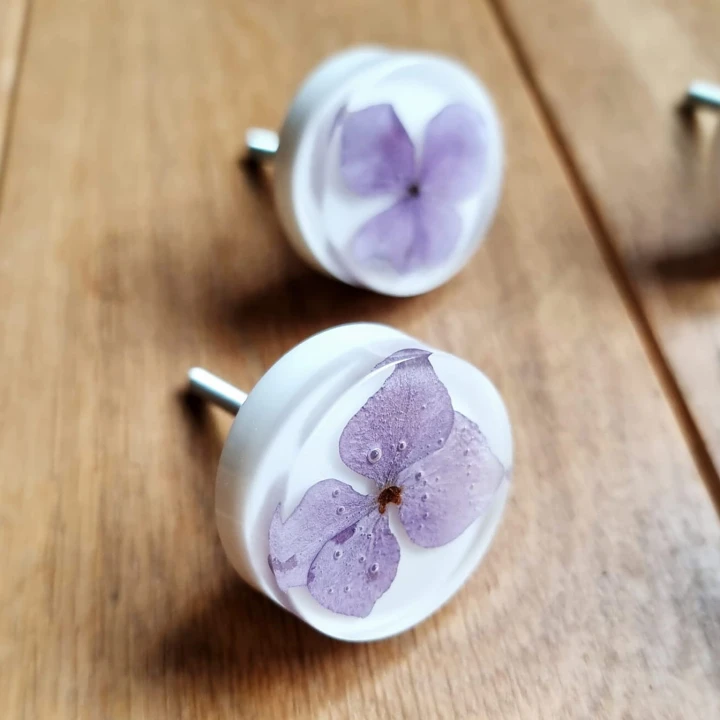 lilac knob with white back 1.jpg