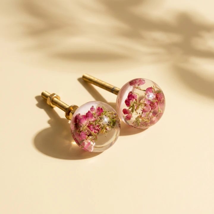 cabinet knob with flowers 1.png